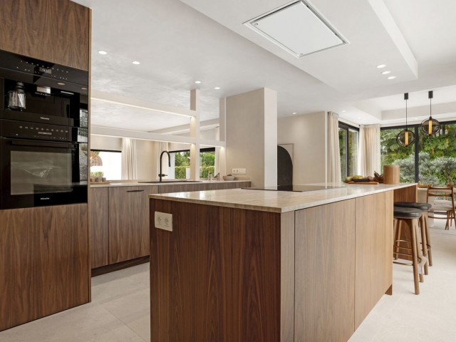 4 Bedrooms Villa in Benahavís