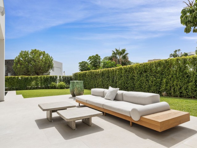 4 Bedrooms Villa in Benahavís