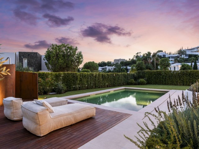 4 Bedrooms Villa in Benahavís