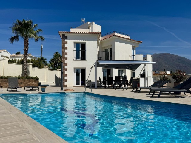 4 Makuuhuoneen Huvila Estepona