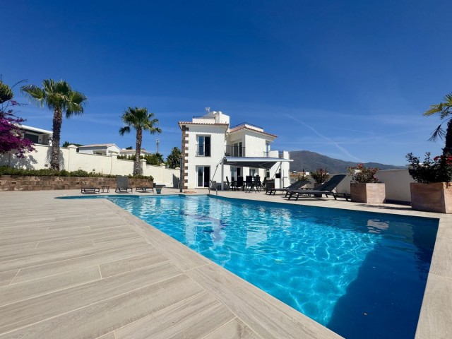 4 Makuuhuoneen Huvila Estepona