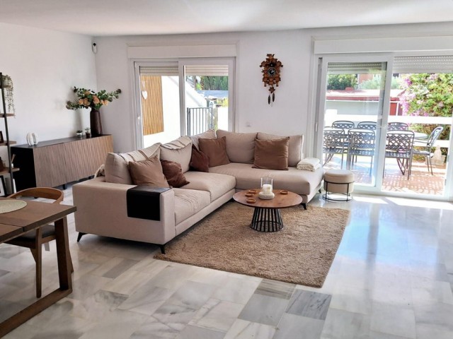 Townhouse, La Duquesa, R5162548