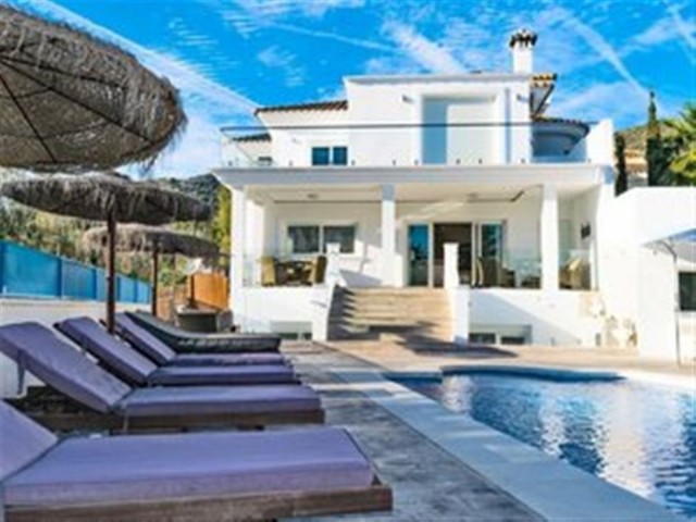 Villa avec 6 Chambres  à Benalmadena Costa