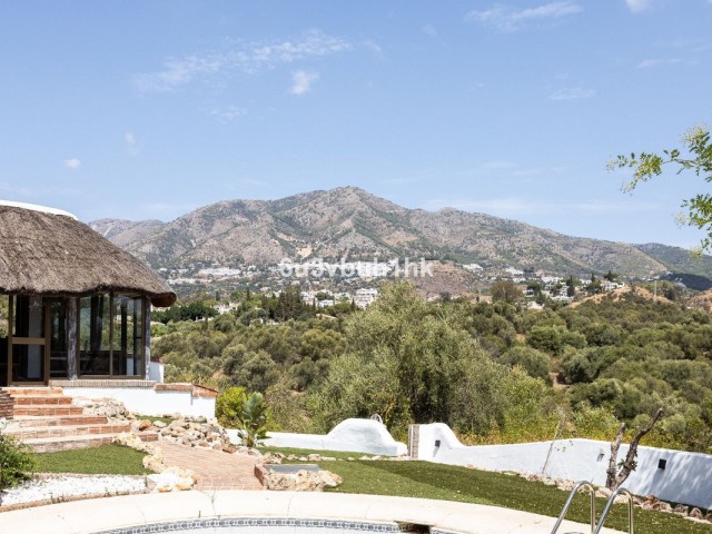 4 Bedrooms Villa in Mijas