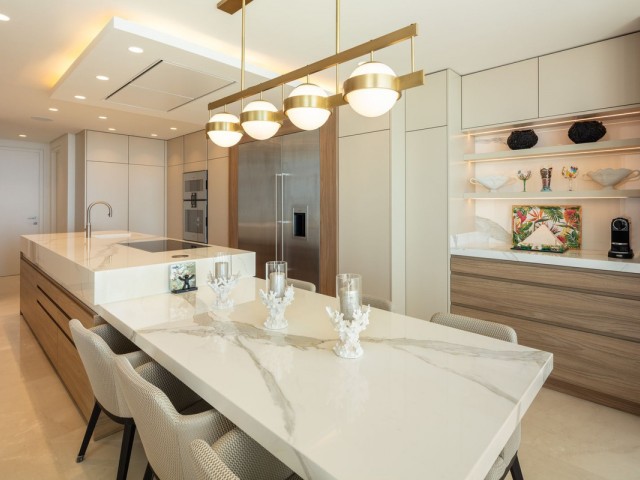 6 Bedrooms Apartment in Marbella