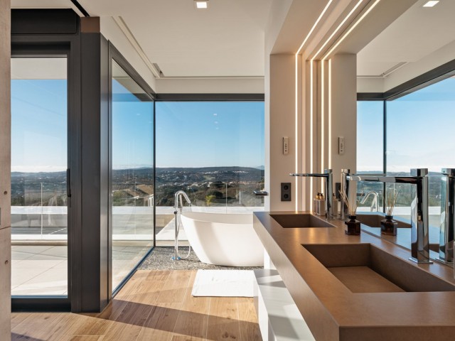 5 Bedrooms Villa in Sotogrande