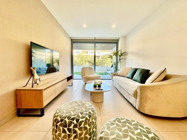 3 Bedrooms Apartment in Elviria