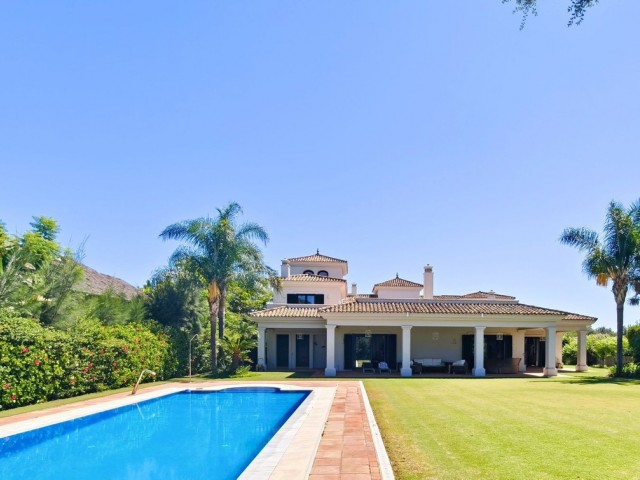 7 Makuuhuoneen Huvila San Roque Club