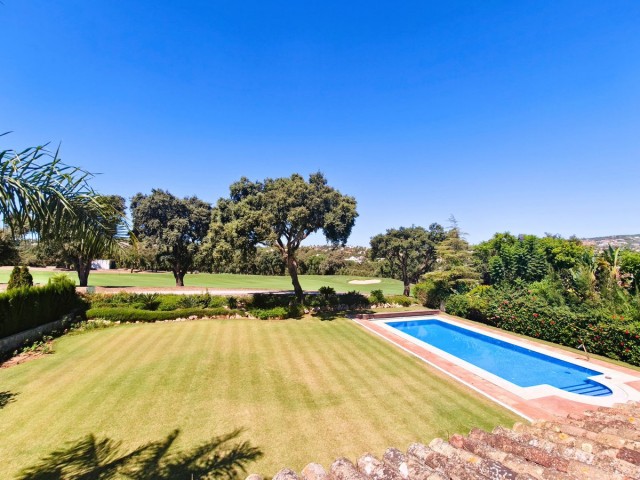 7 Makuuhuoneen Huvila San Roque Club