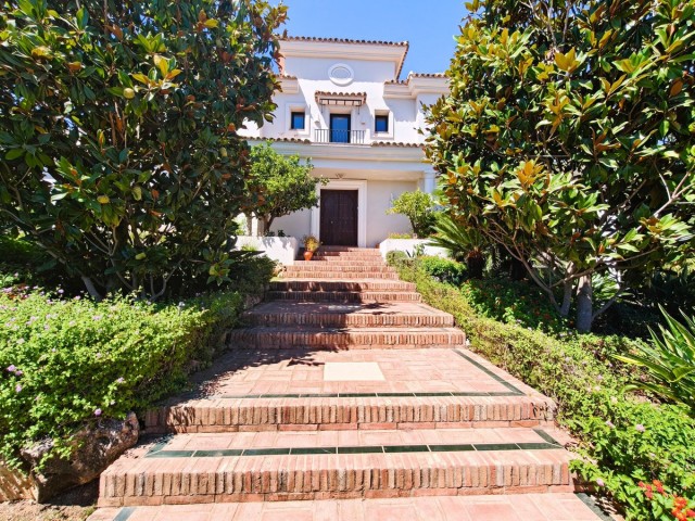 Villa avec 7 Chambres  à San Roque Club