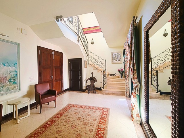 Villa avec 7 Chambres  à San Roque Club