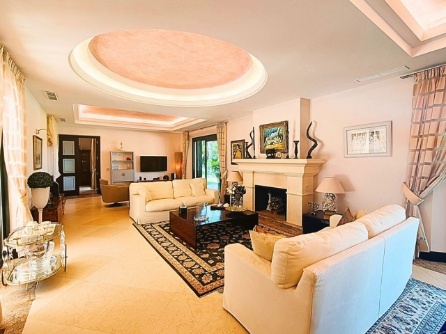 Villa avec 7 Chambres  à San Roque Club