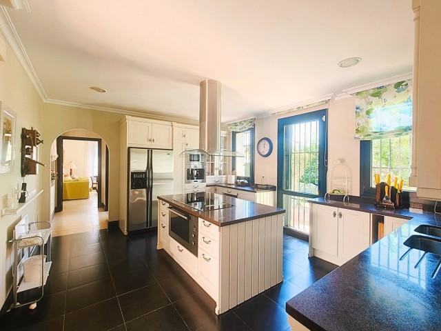 Villa avec 7 Chambres  à San Roque Club