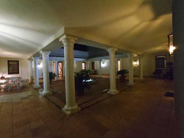 Villa avec 7 Chambres  à San Roque Club