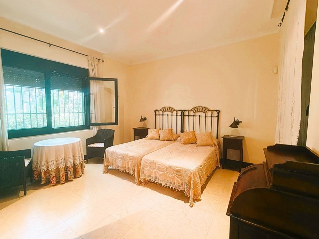 Villa avec 7 Chambres  à San Roque Club