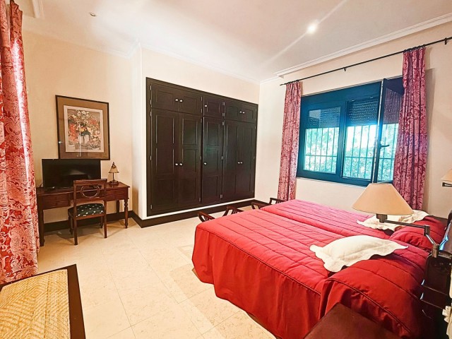 Villa avec 7 Chambres  à San Roque Club