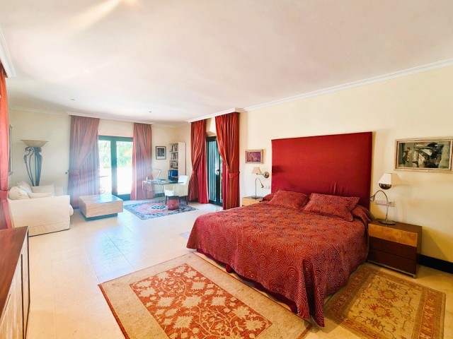 Villa avec 7 Chambres  à San Roque Club