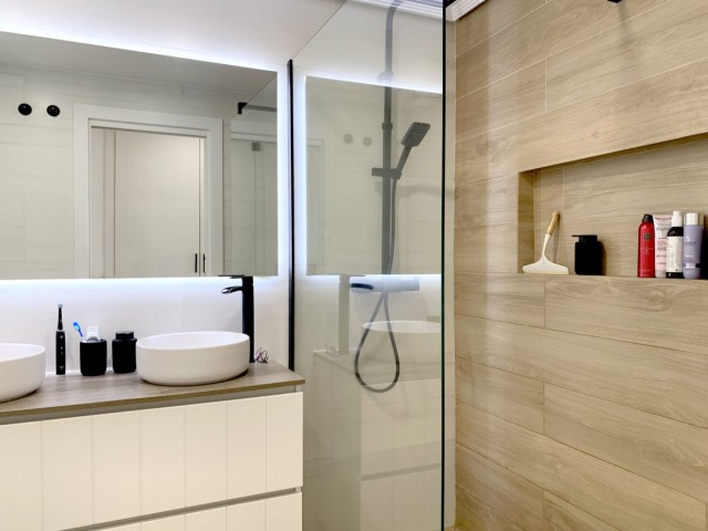 Apartamento con 2 Dormitorios  en Selwo