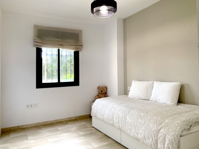 Apartamento con 2 Dormitorios  en Selwo