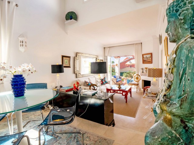 Apartamento con 3 Dormitorios  en Marbesa
