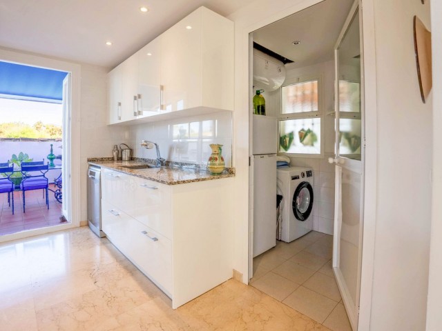 Apartamento con 3 Dormitorios  en Marbesa