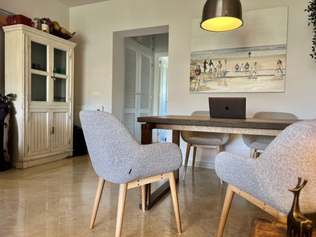 Apartamento con 2 Dormitorios  en Guadalmina Alta