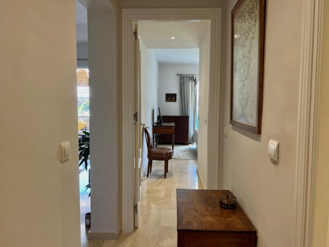 Apartamento con 2 Dormitorios  en Guadalmina Alta