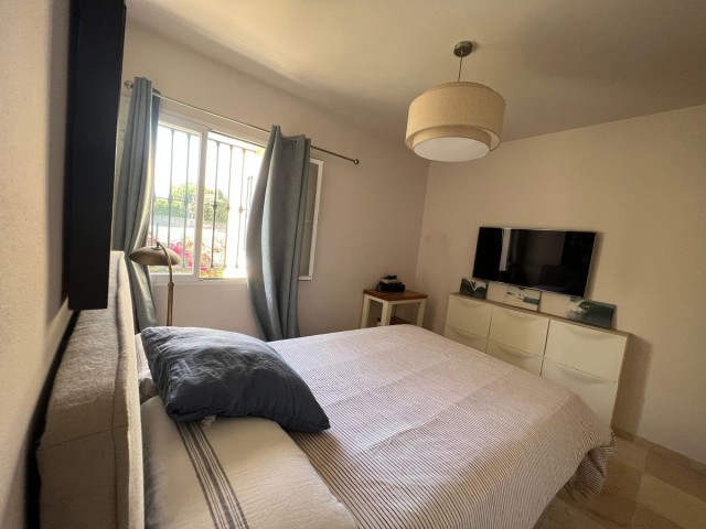 Apartamento con 2 Dormitorios  en Guadalmina Alta