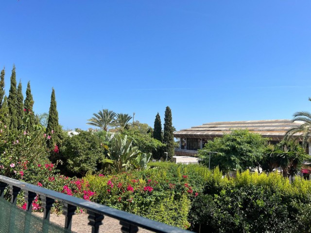 Apartamento con 2 Dormitorios  en Guadalmina Alta