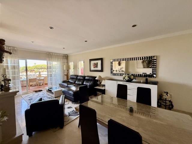 2 Bedrooms Apartment in Elviria