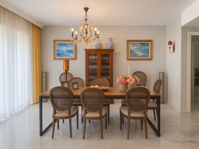 Apartamento con 4 Dormitorios  en San Pedro de Alcántara