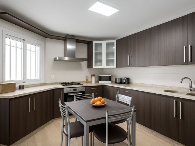 Apartamento con 4 Dormitorios  en San Pedro de Alcántara