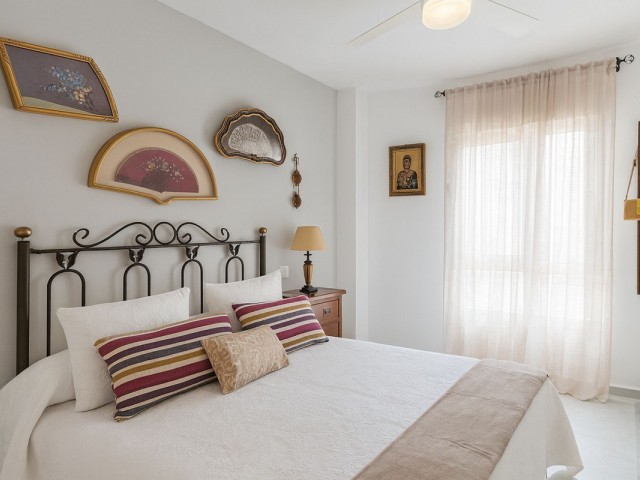 Apartamento con 4 Dormitorios  en San Pedro de Alcántara