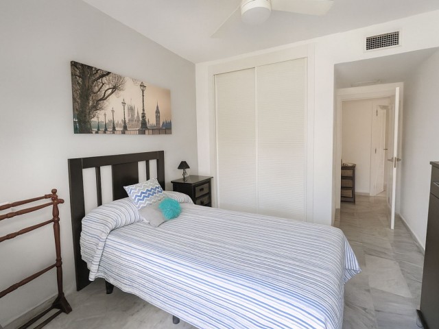 Apartamento con 4 Dormitorios  en San Pedro de Alcántara