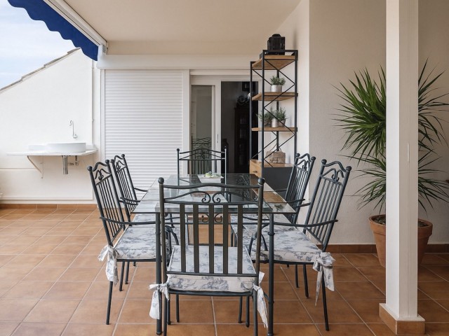 Apartamento con 4 Dormitorios  en San Pedro de Alcántara
