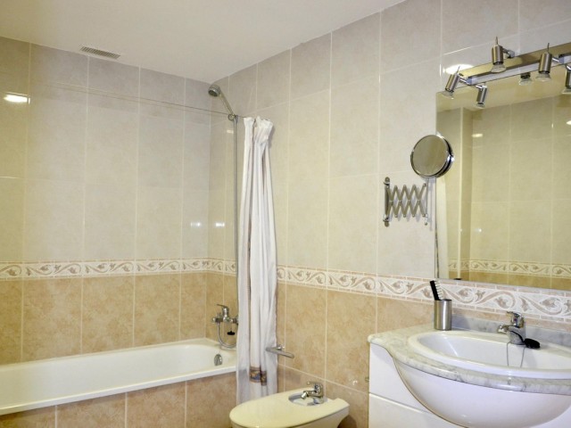 4 Soveroms Leilighet i Guadalmina Alta