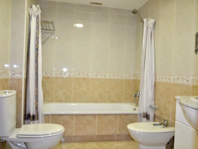 4 Soveroms Leilighet i Guadalmina Alta