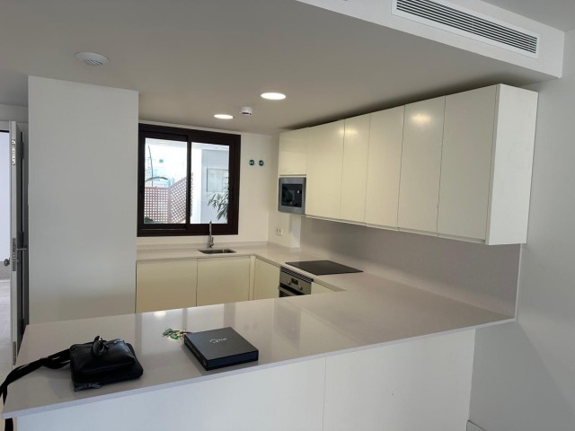 Apartamento con 2 Dormitorios  en Benalmadena Costa