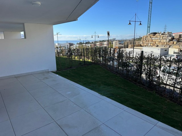 Apartamento con 2 Dormitorios  en Benalmadena Costa