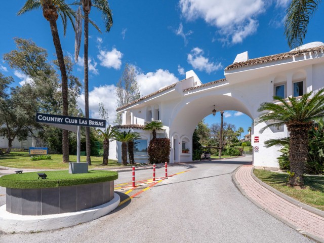 4 Bedrooms Apartment in Nueva Andalucía
