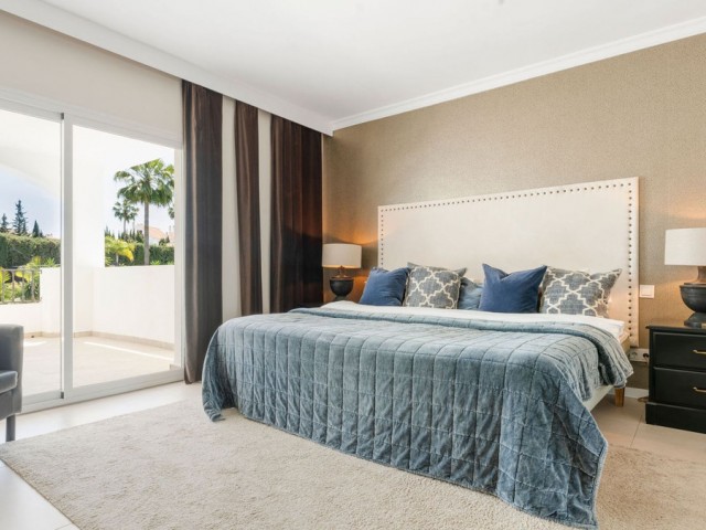 Villa con 4 Dormitorios  en Nueva Andalucía