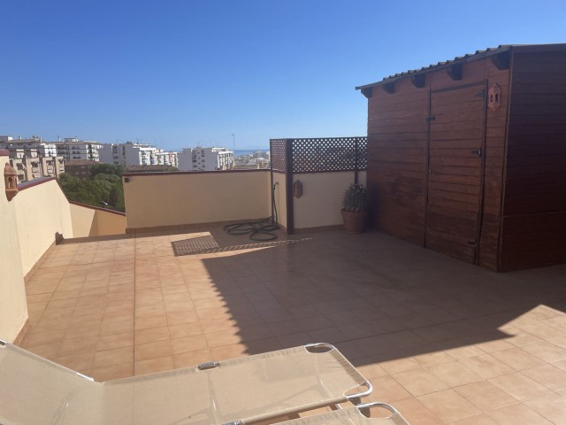 Apartamento con 3 Dormitorios  en Estepona