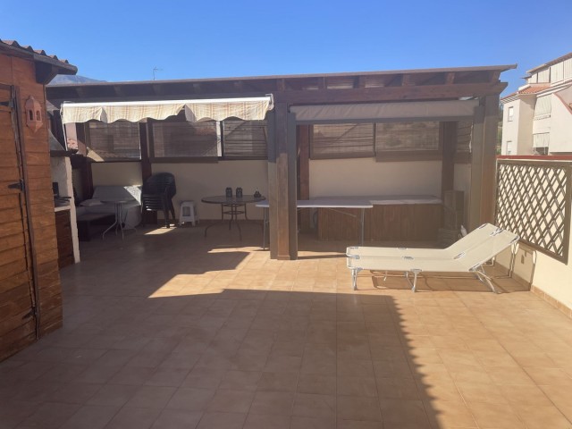 Apartamento con 3 Dormitorios  en Estepona