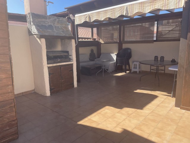 Apartamento con 3 Dormitorios  en Estepona