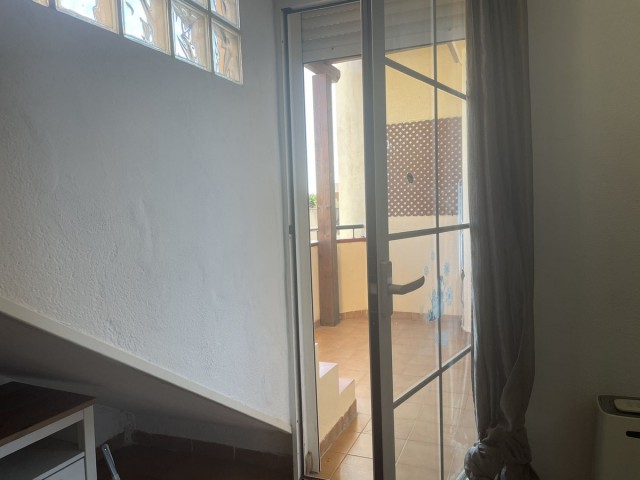 Apartamento con 3 Dormitorios  en Estepona