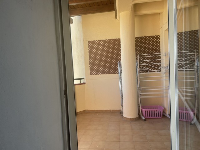 Apartamento con 3 Dormitorios  en Estepona