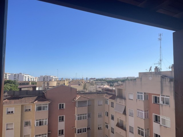 Apartamento con 3 Dormitorios  en Estepona