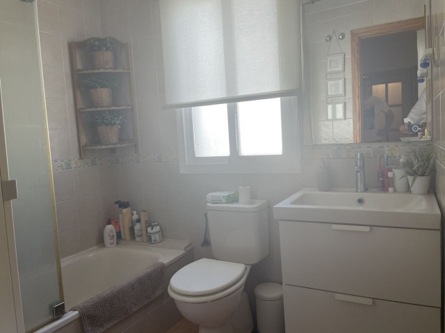Apartamento con 3 Dormitorios  en Estepona