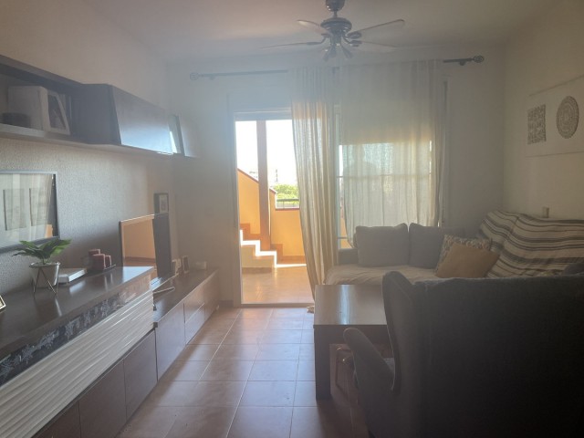 Apartamento con 3 Dormitorios  en Estepona