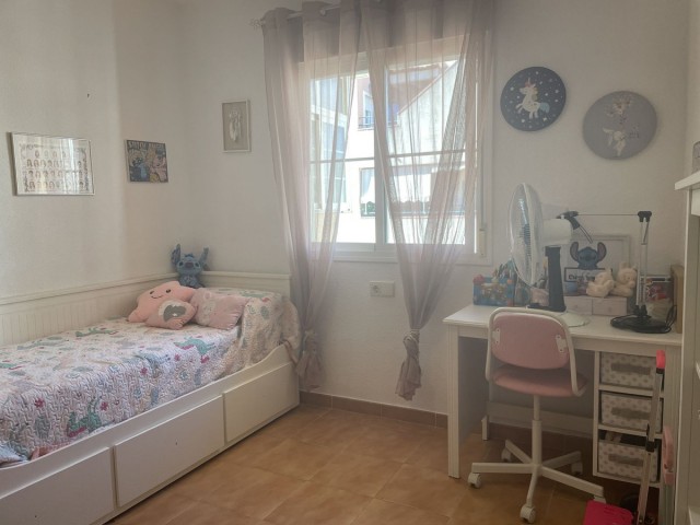 Apartamento con 3 Dormitorios  en Estepona
